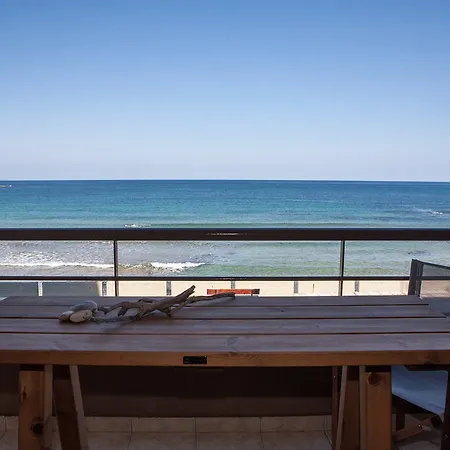 Nais & * Chania (Crete)