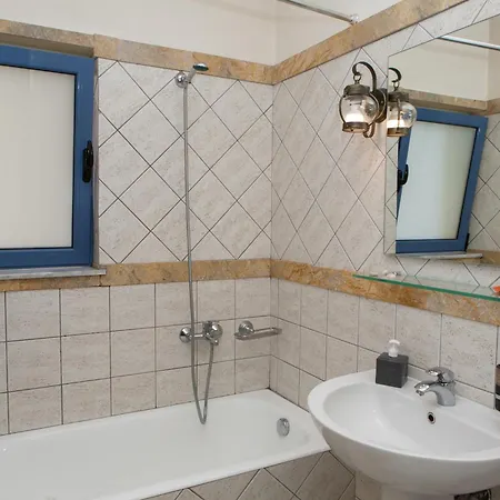 Nais & Apartment Chania (Crete)