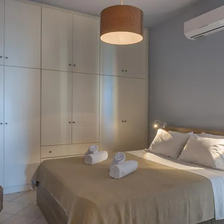 Nais & * Chania (Crete)