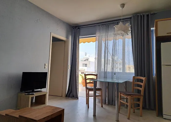 Nais & * Ханья (Крит)