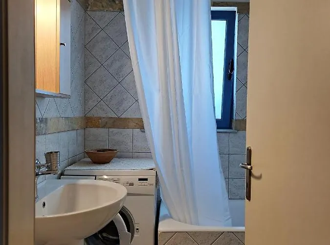 Nais & Ханья (Крит)