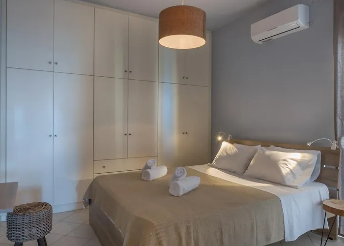 Nais & * Chania (Crete)